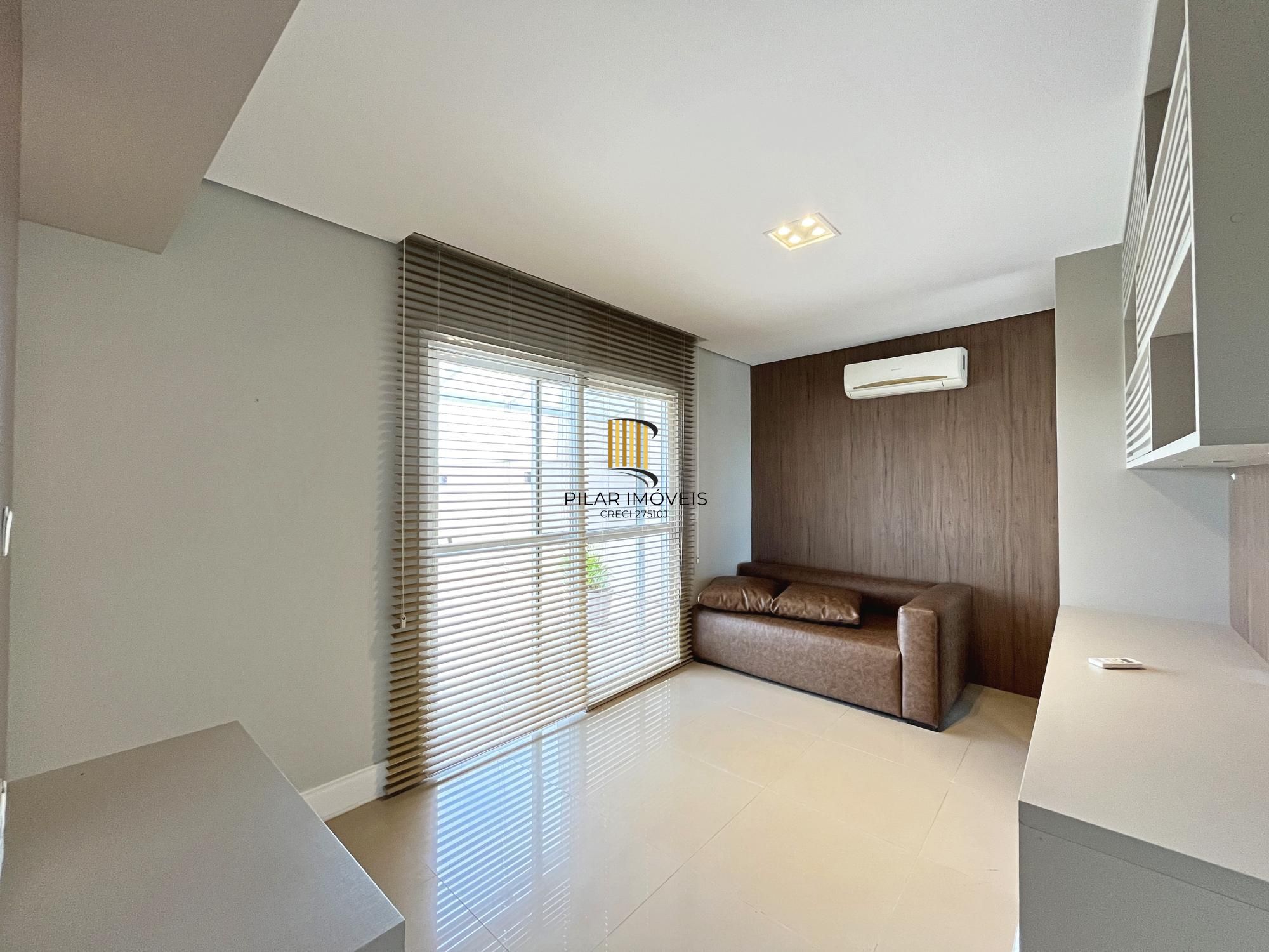 Casa de Condomínio 3 dormitórios no bairro Hípica