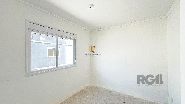 Casa em Porto Alegre, no bairro Vila Nova, com 2 dormitório(s), e 2 banheiros, à venda.