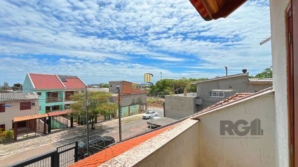 Casa em Porto Alegre, no bairro Tristeza, com 3 dormitório(s), e 3 banheiros, à venda.