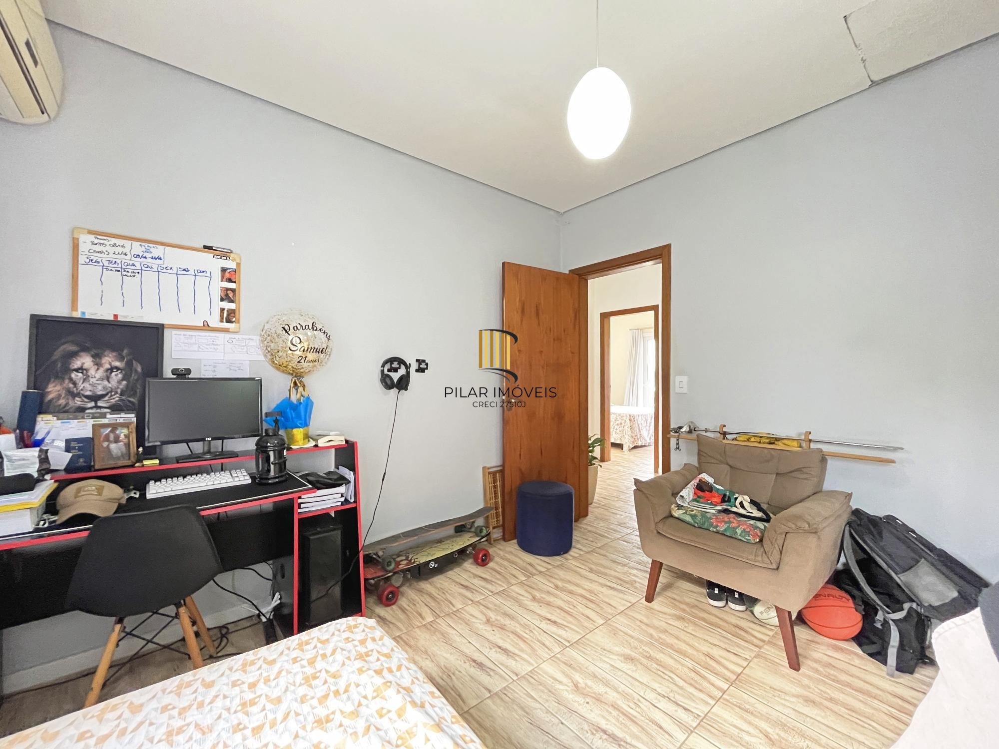 Casa 4 dormitórios no bairro Hípica