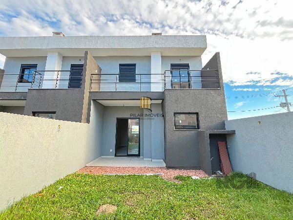 Casa em Porto Alegre, no bairro Hípica, com 3 dormitório(s), e 3 banheiros, à venda.