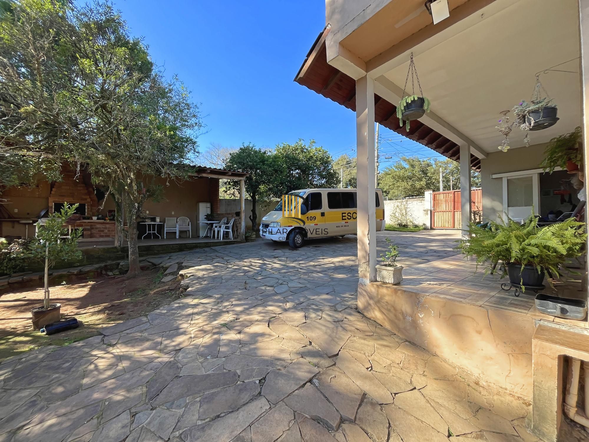 Casa 3 dormitórios no bairro Hípica