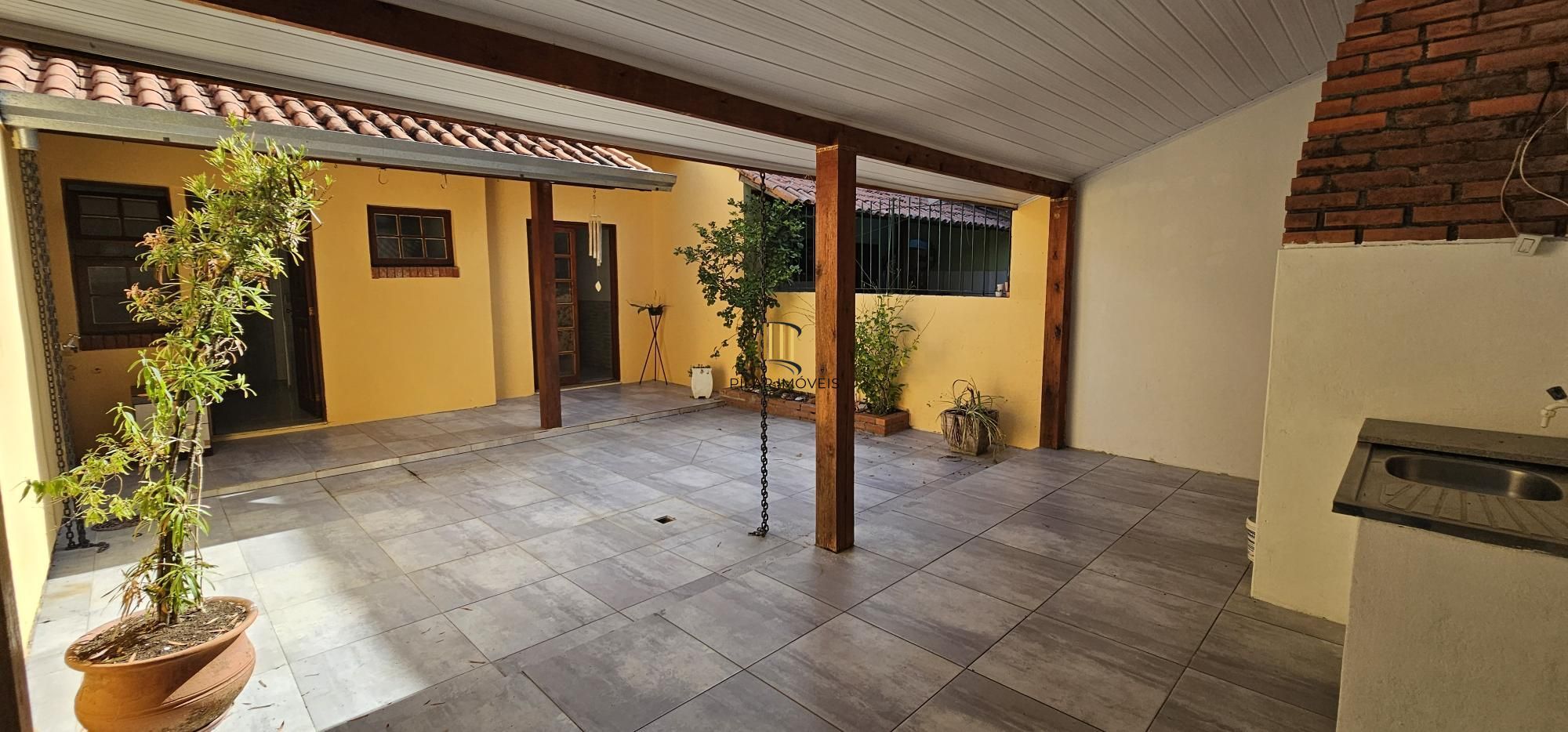 Casa 4 dormitórios no bairro Hípica