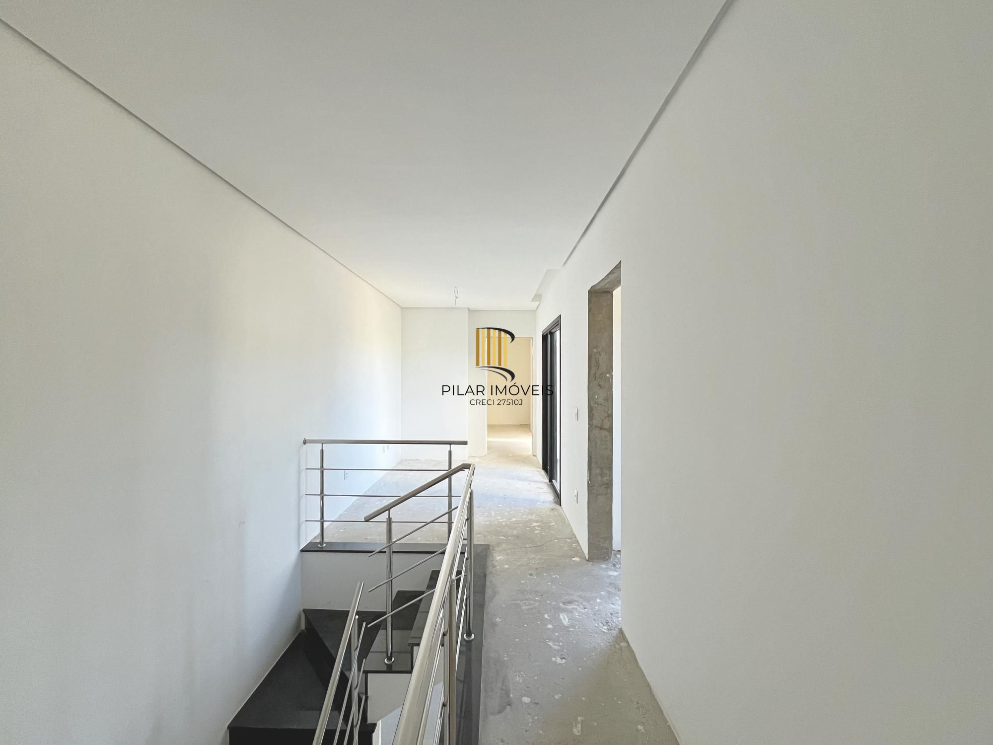 Casa em Porto Alegre, no bairro Hípica, com 3 dormitório(s), e 3 banheiros, à venda.