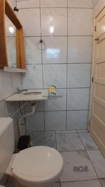 Casa em Porto Alegre, no bairro Restinga, com 2 dormitório(s), e 2 banheiros, à venda.