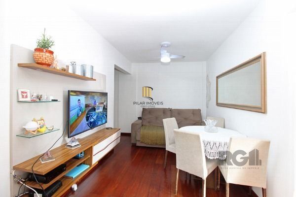 Apartamento em Porto Alegre, no bairro Cristal, com 2 dormitório(s), e 2 banheiros, à venda.