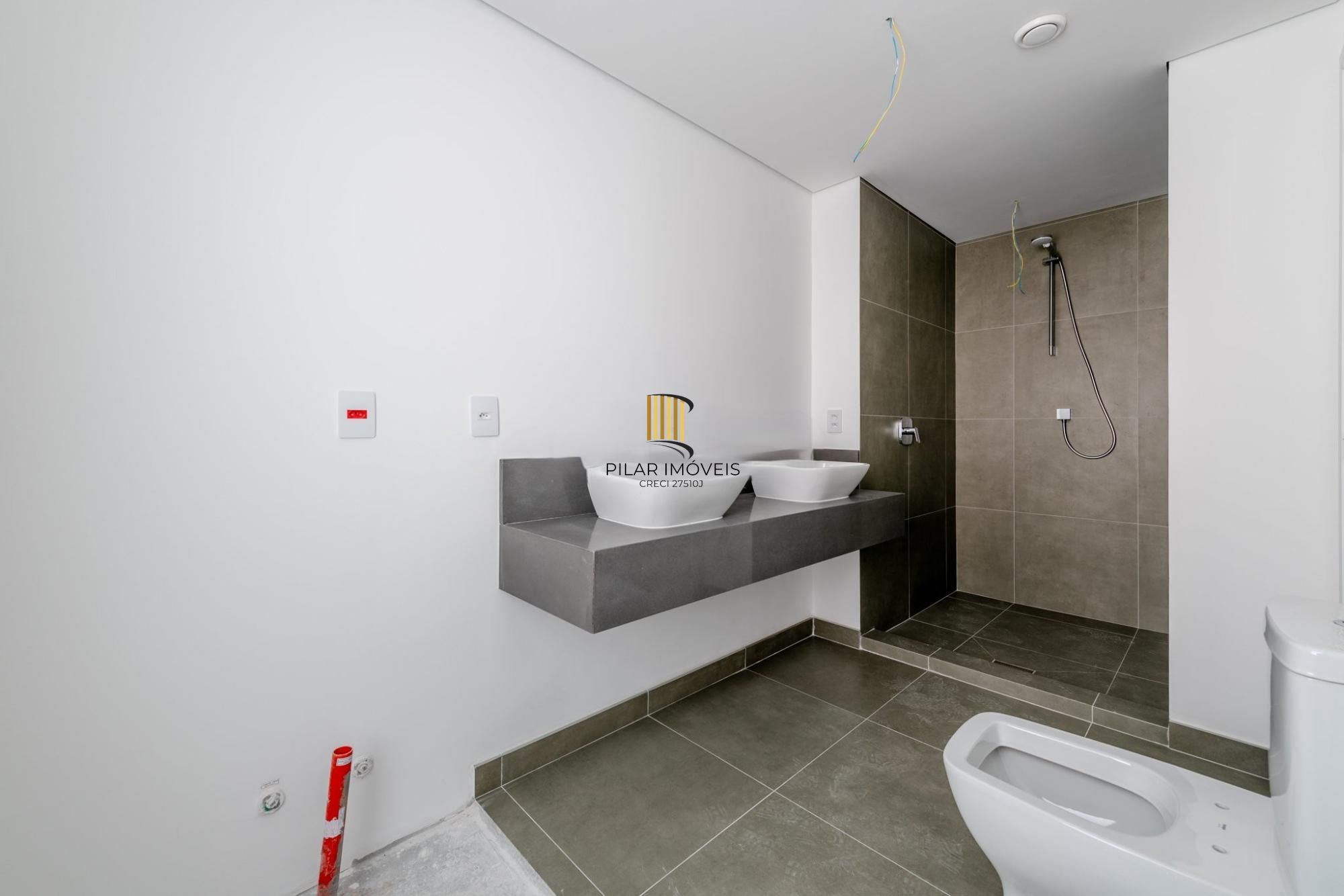 Belíssimo apartamento com projeto diferenciado e vista deslumbrante para o pôr do sol do Guaíba.