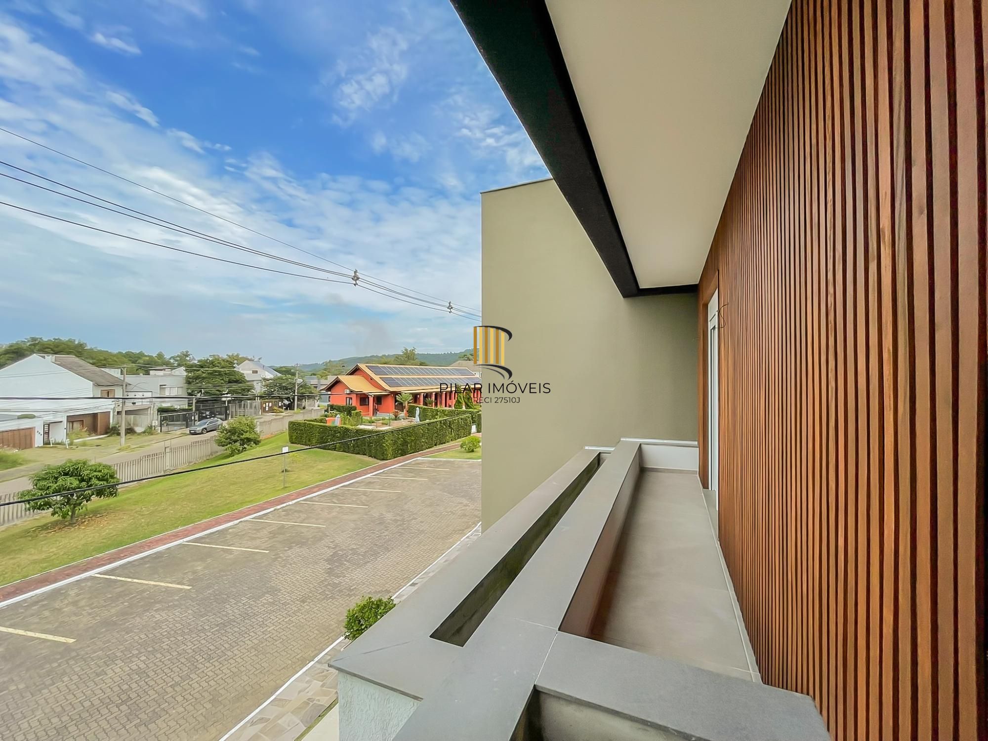 No Mirante do Lago, excelente residência com 3 suítes