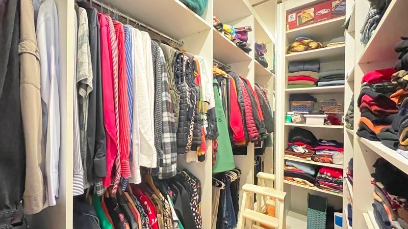 Requinte e conforto em casa de condomínio fechado no Bairro Pedra Redonda, Zona Sul de Porto Alegre.