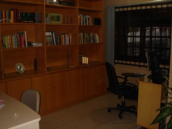 Casa para Venda - 500m², 4 dormitórios, sendo 1 suites, 1 vaga - Imperial Parque