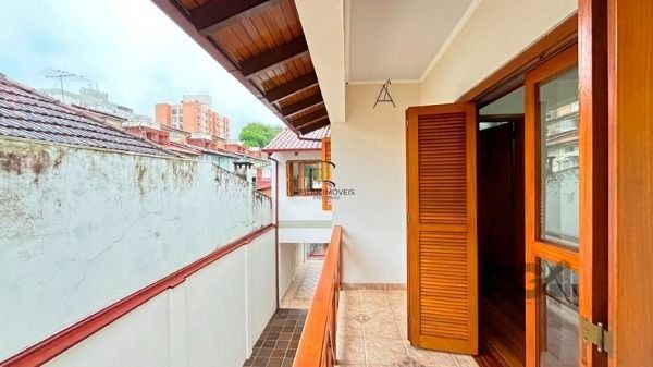 Casa em Porto Alegre, no bairro Tristeza, com 3 dormitório(s), e 3 banheiros, à venda.