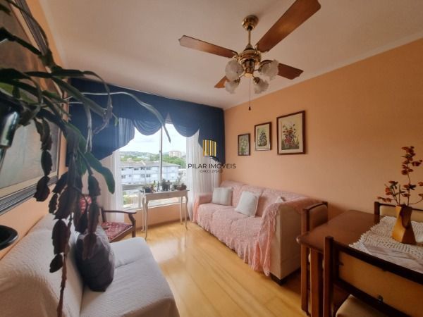 Apartamento em Porto Alegre, no bairro Cristal, com 2 dormitório(s), e 2 banheiros, à venda.