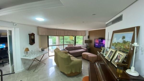 Apartamento em Porto Alegre, no bairro Auxiliadora, com 4 dormitório(s), e 4 banheiros, à venda.