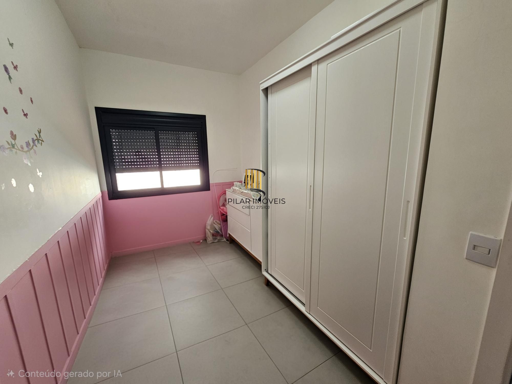 Casa térrea 3 dormitórios com piscina em condomínio no bairro Hípica zona sul de Porto Alegre.