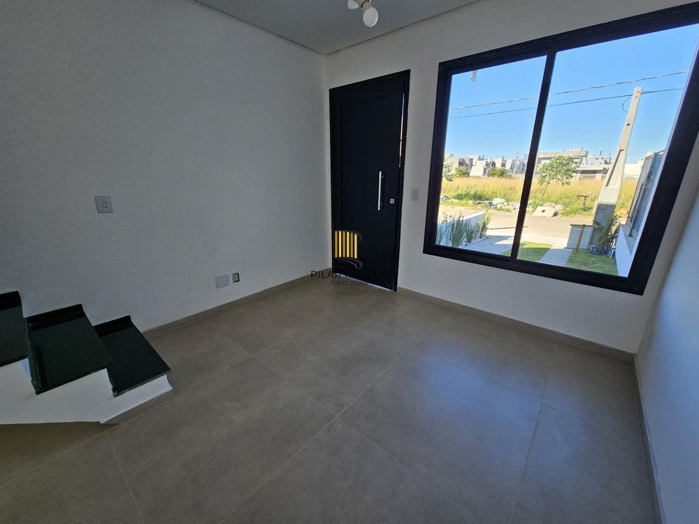 Casa 2 dormitórios no bairro Hípica