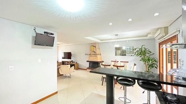 Casa em Porto Alegre, no bairro Hípica, com 3 dormitório(s), e 3 banheiros, à venda.
