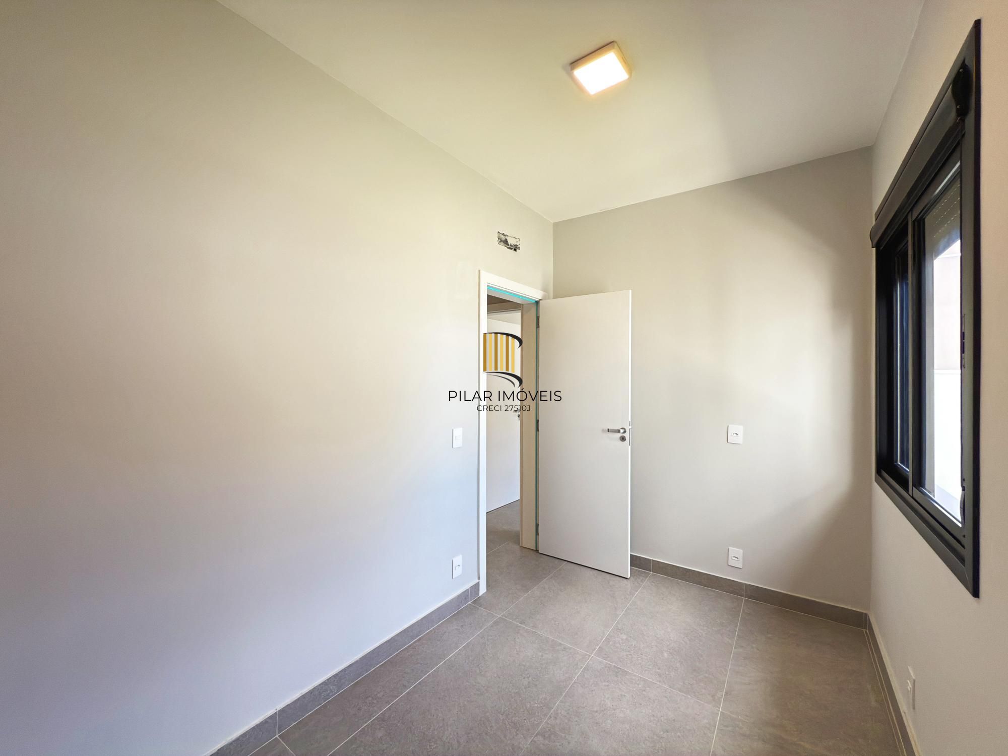 Residência nova em condomínio com 3 dormitórios