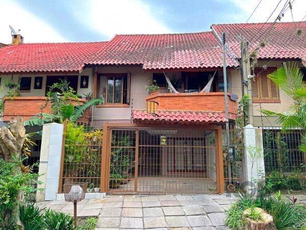 Casa em Porto Alegre, no bairro Guarujá, com 3 dormitório(s), e 3 banheiros, à venda. - Pilar Imóveis