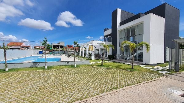 Casa Condominio em Porto Alegre, no bairro Ipanema, com 3 dormitório(s), e 3 banheiros, à venda.
