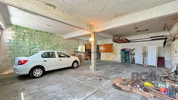 Casa em Porto Alegre, no bairro Tristeza, com 4 dormitório(s), à venda.