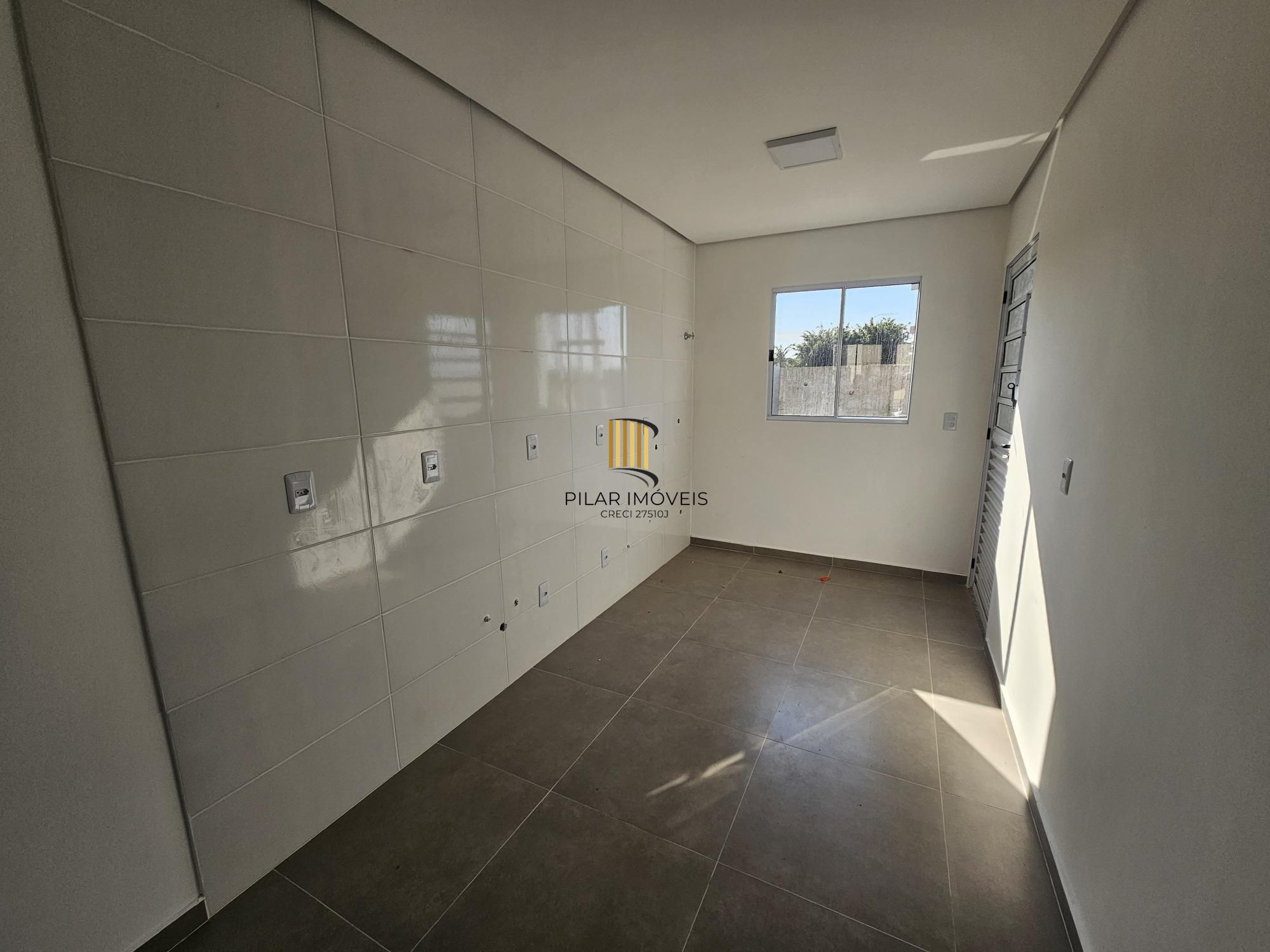 Casa em Porto Alegre, no bairro Restinga, com 2 dormitório(s), e 2 banheiros, à venda.