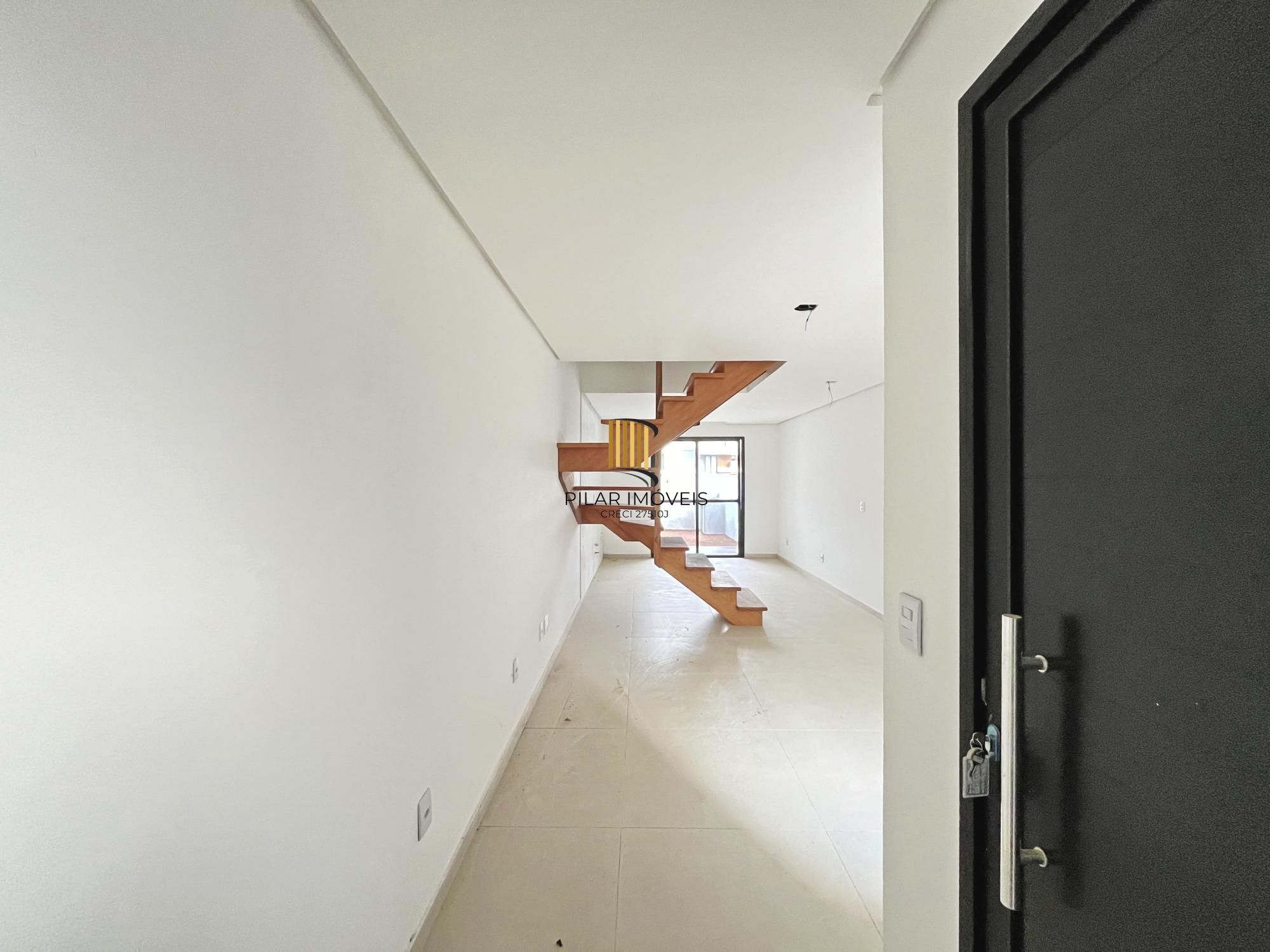 Casa em Porto Alegre, no bairro Hípica, com 2 dormitório(s), e 2 banheiros, à venda.
