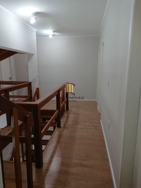 Casa em Porto Alegre, no bairro Espirito Santo, com 4 dormitório(s), e 4 banheiros, à venda.
