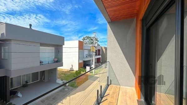 Casa Condominio em Porto Alegre, no bairro Ipanema, com 3 dormitório(s), à venda.