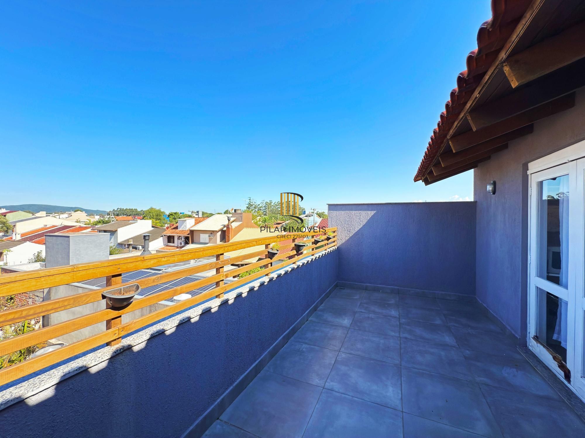 Em busca de uma casa espaçosa e cheia de comodidades no bairro Hípica