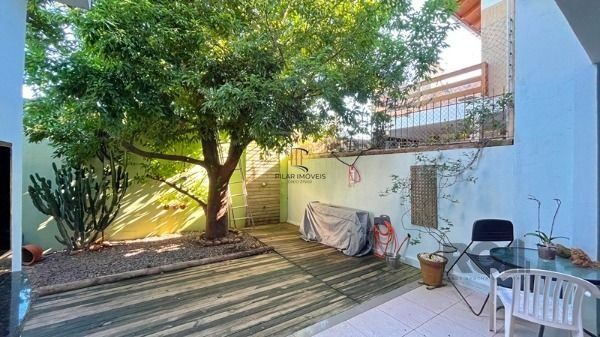 Casa em Porto Alegre, no bairro Hípica, com 3 dormitório(s), e 3 banheiros, à venda.
