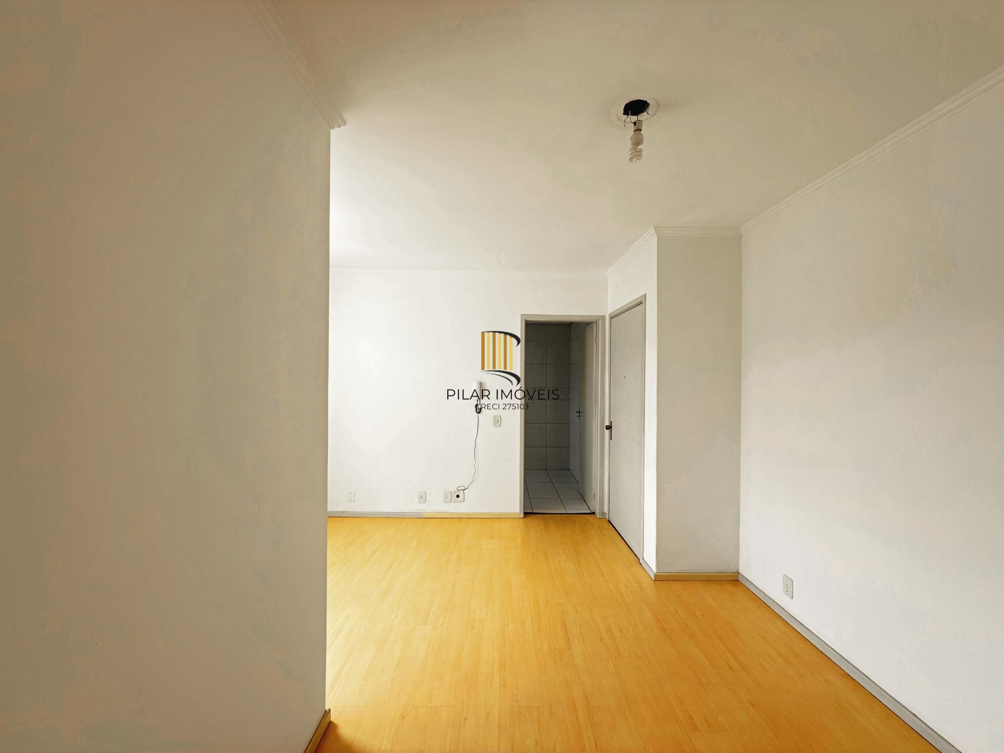 Apartamento de 2 dormitórios junto a Protásio Alves