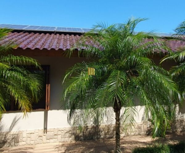 Sítio em Porto Alegre, no bairro Restinga, com 2 dormitório(s), e 2 banheiros, à venda.