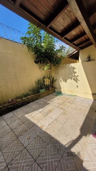 Casa Condominio em Porto Alegre, no bairro Hípica, com 2 dormitório(s), e 2 banheiros, à venda.