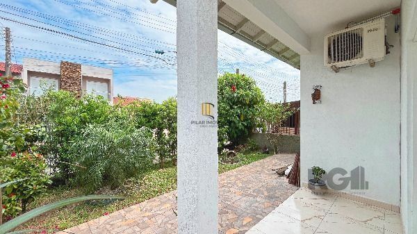 Casa em Porto Alegre, no bairro Hípica, com 2 dormitório(s), e 2 banheiros, à venda.