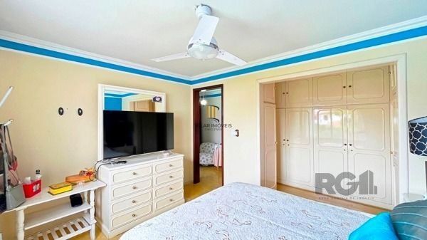 Casa em Porto Alegre, no bairro Ipanema, com 3 dormitório(s), à venda.