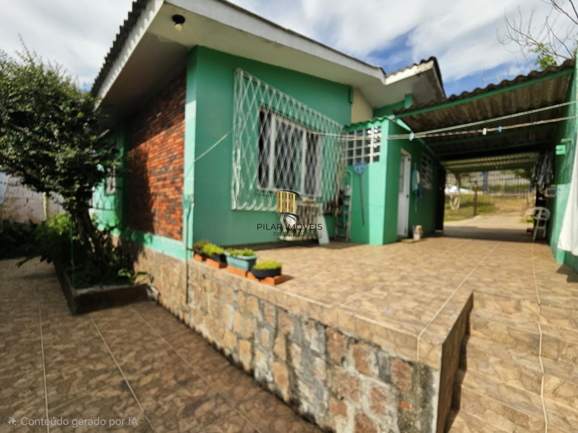 Casa 3 dormitórios e edícula com churrasqueira no bairro Medianeira !