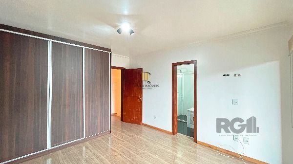 Casa em Porto Alegre, no bairro Hípica, com 3 dormitório(s), e 3 banheiros, à venda.