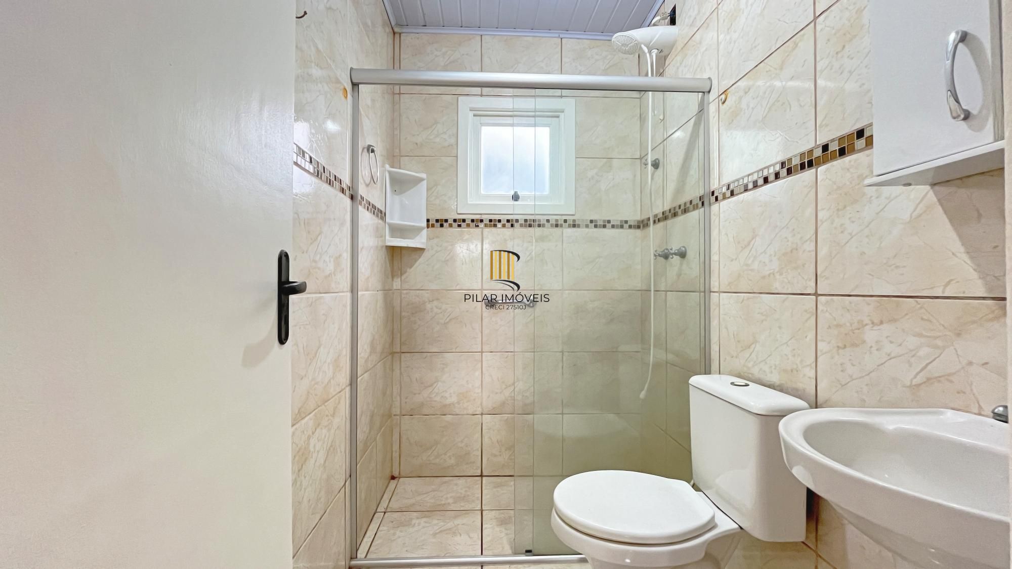 Casa em Porto Alegre, no bairro Hípica, com 2 dormitório(s), e 2 banheiros, à venda.