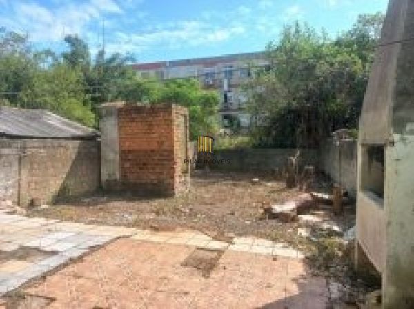 Sobrado em Porto Alegre, no bairro Glória, com 5 dormitório(s), e 5 banheiros, à venda.