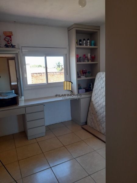 Casa em Porto Alegre, no bairro Belém Novo, com 2 dormitório(s), e 2 banheiros, à venda.