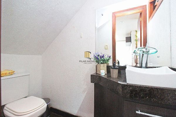 Casa em Porto Alegre, no bairro Hípica, com 3 dormitório(s), e 3 banheiros, à venda.