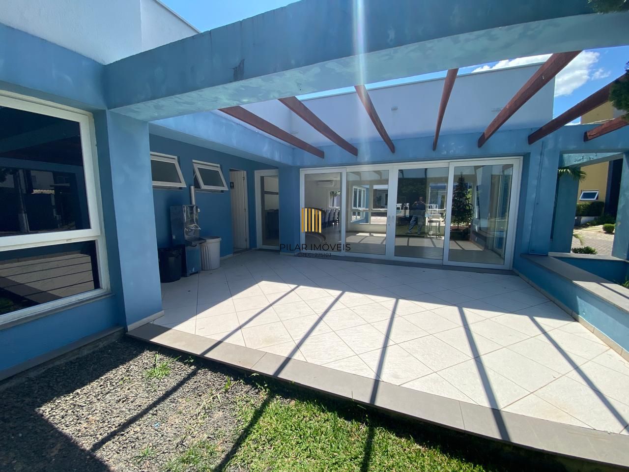 Casa em condomínio semimobiliada, no Lagos de Nova Ipanema