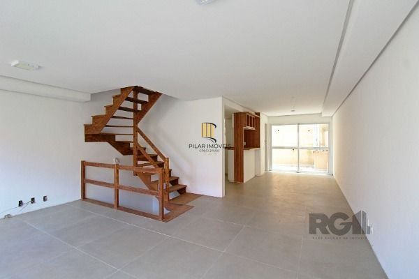 Casa Condominio em Porto Alegre, no bairro Pedra Redonda, com 3 dormitório(s), e 3 banheiros, à venda.
