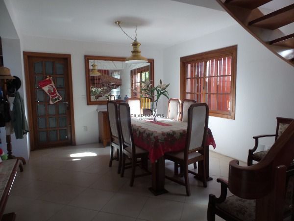 Casa para Venda - 287m², 4 dormitórios, sendo 1 suites, 4 vagas - Tristeza