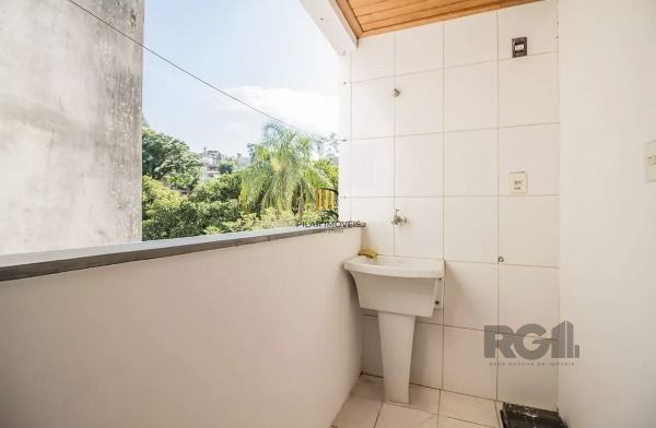 Apartamento em Porto Alegre, no bairro Medianeira, com 2 dormitório(s), e 2 banheiros, à venda.