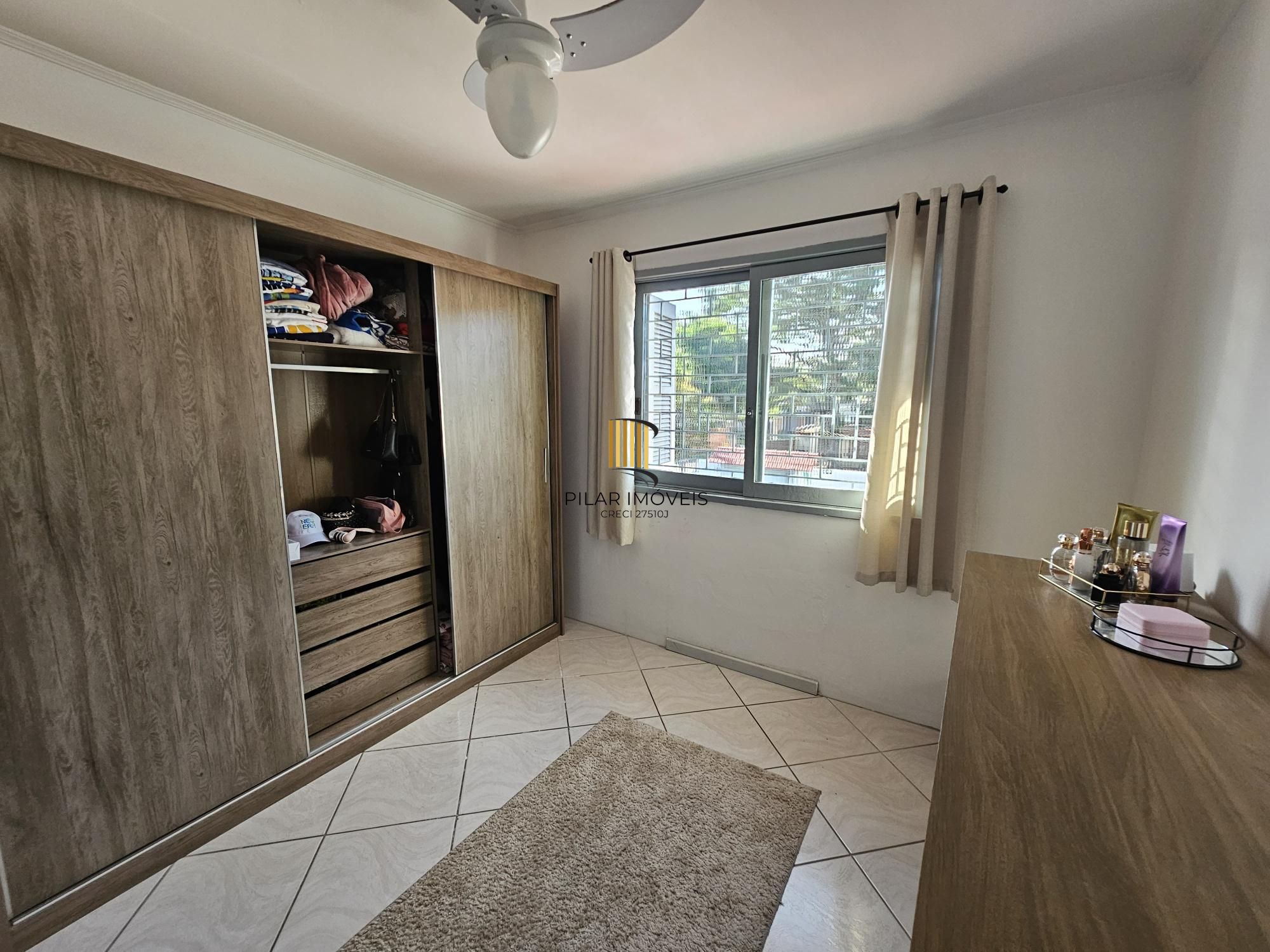 Casa com piscina terreno 10x30 zona sul de Porto Alegre