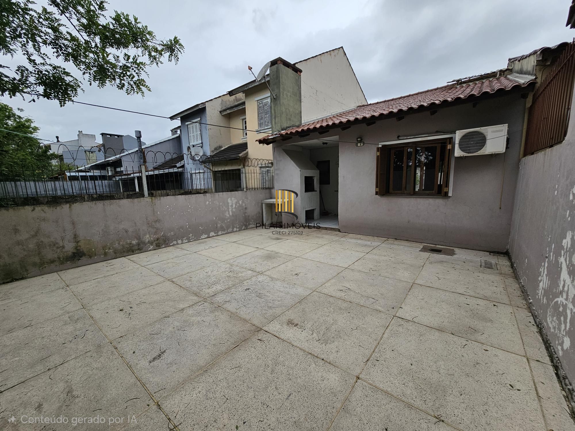 Casa 2 dormitórios no bairro Hípica