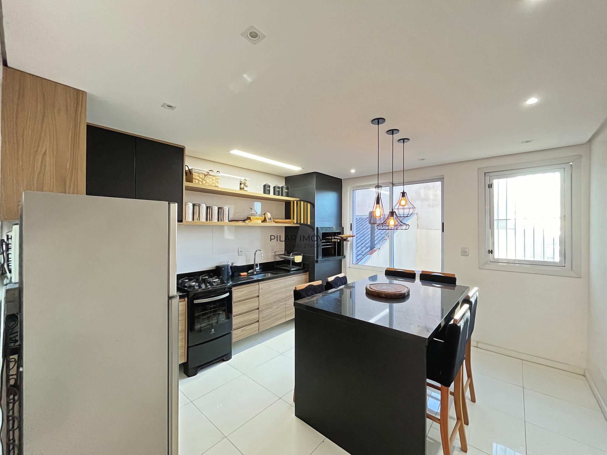 Casa 3 dormitórios no bairro Guarujá