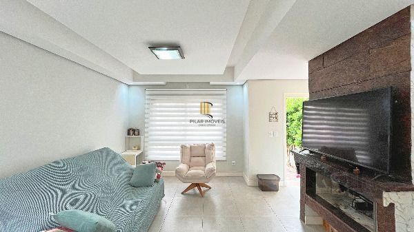 Casa em Porto Alegre, no bairro Hípica, com 3 dormitório(s), e 3 banheiros, à venda.