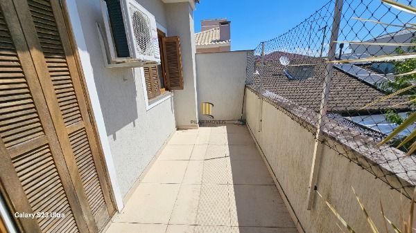 Casa em Porto Alegre, no bairro Hípica, com 3 dormitório(s), e 3 banheiros, à venda.